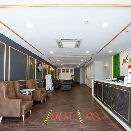 Oyo 90403 North City Hotel Τζόχορ Μπάχρου Εξωτερικό φωτογραφία