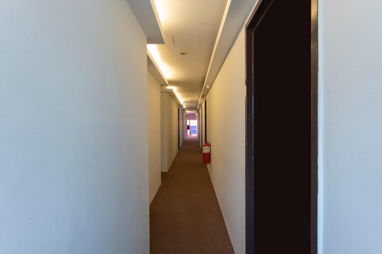 Oyo 90403 North City Hotel Τζόχορ Μπάχρου Εξωτερικό φωτογραφία