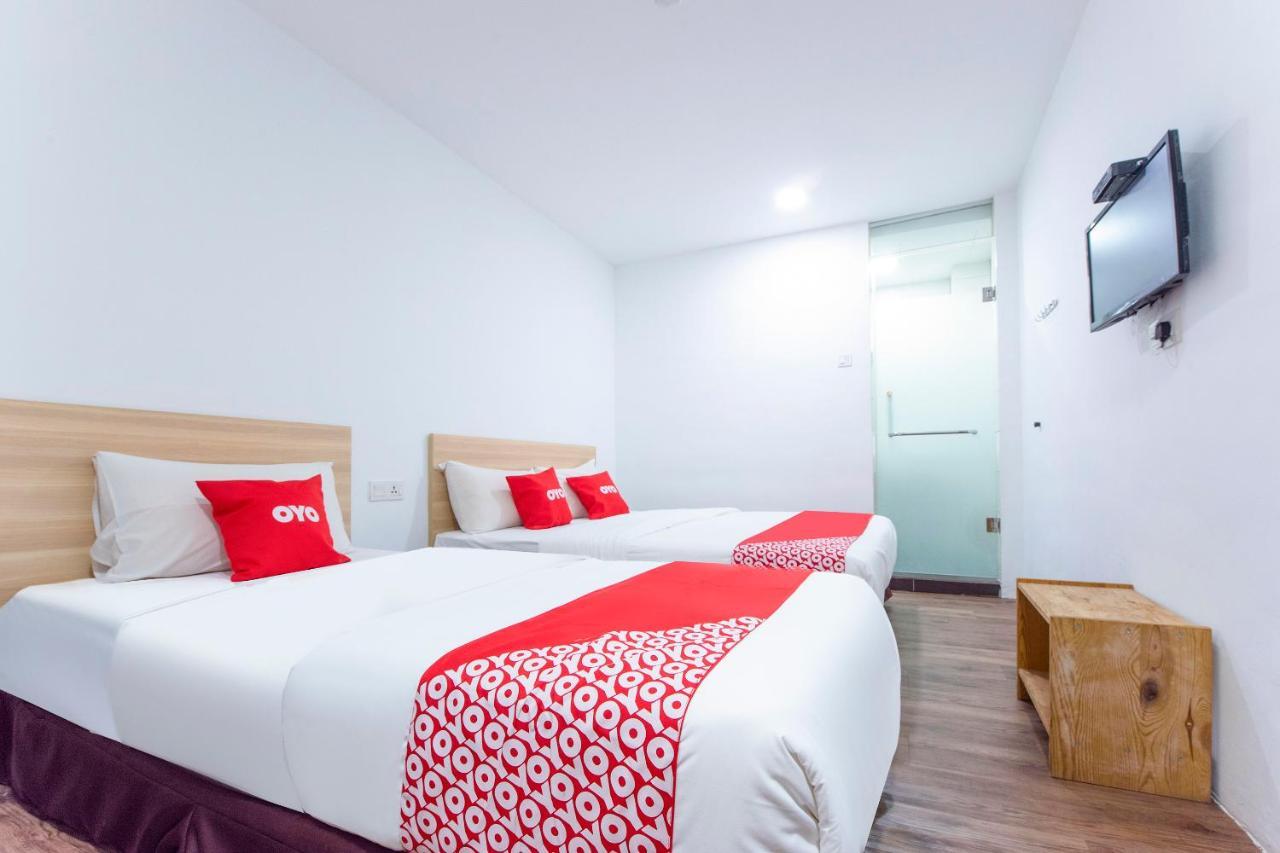Oyo 90403 North City Hotel Τζόχορ Μπάχρου Εξωτερικό φωτογραφία